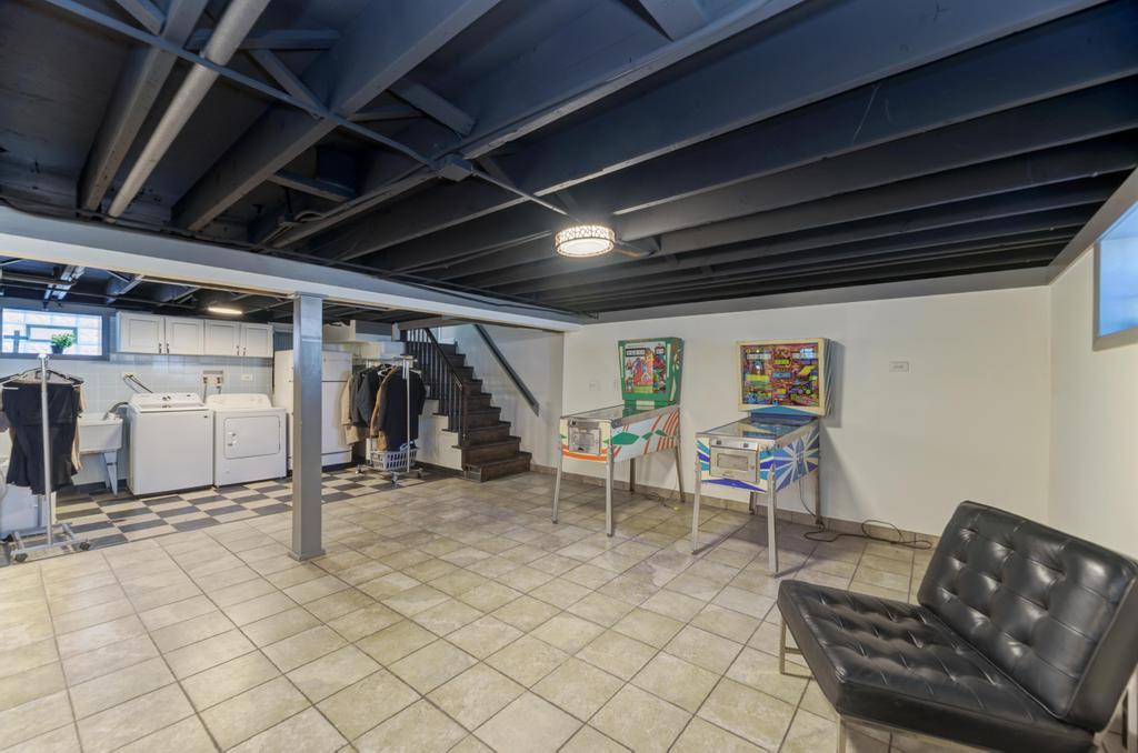 7235 W Barry Avenue, Chicago, IL 60707