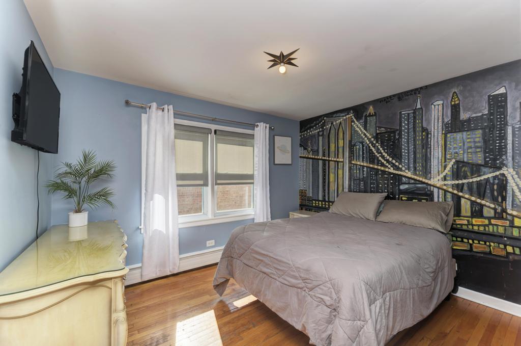 7235 W Barry Avenue, Chicago, IL 60707