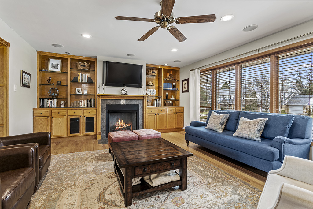 12401 S 68th Court, Palos Heights, IL 60463