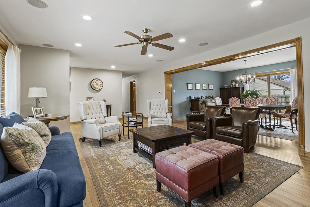 12401 S 68th Court, Palos Heights, IL 60463