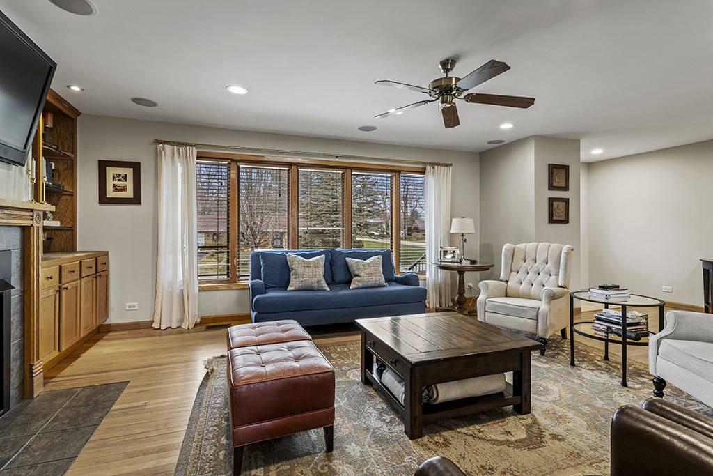 12401 S 68th Court, Palos Heights, IL 60463