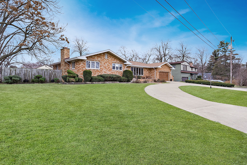 12401 S 68th Court, Palos Heights, IL 60463