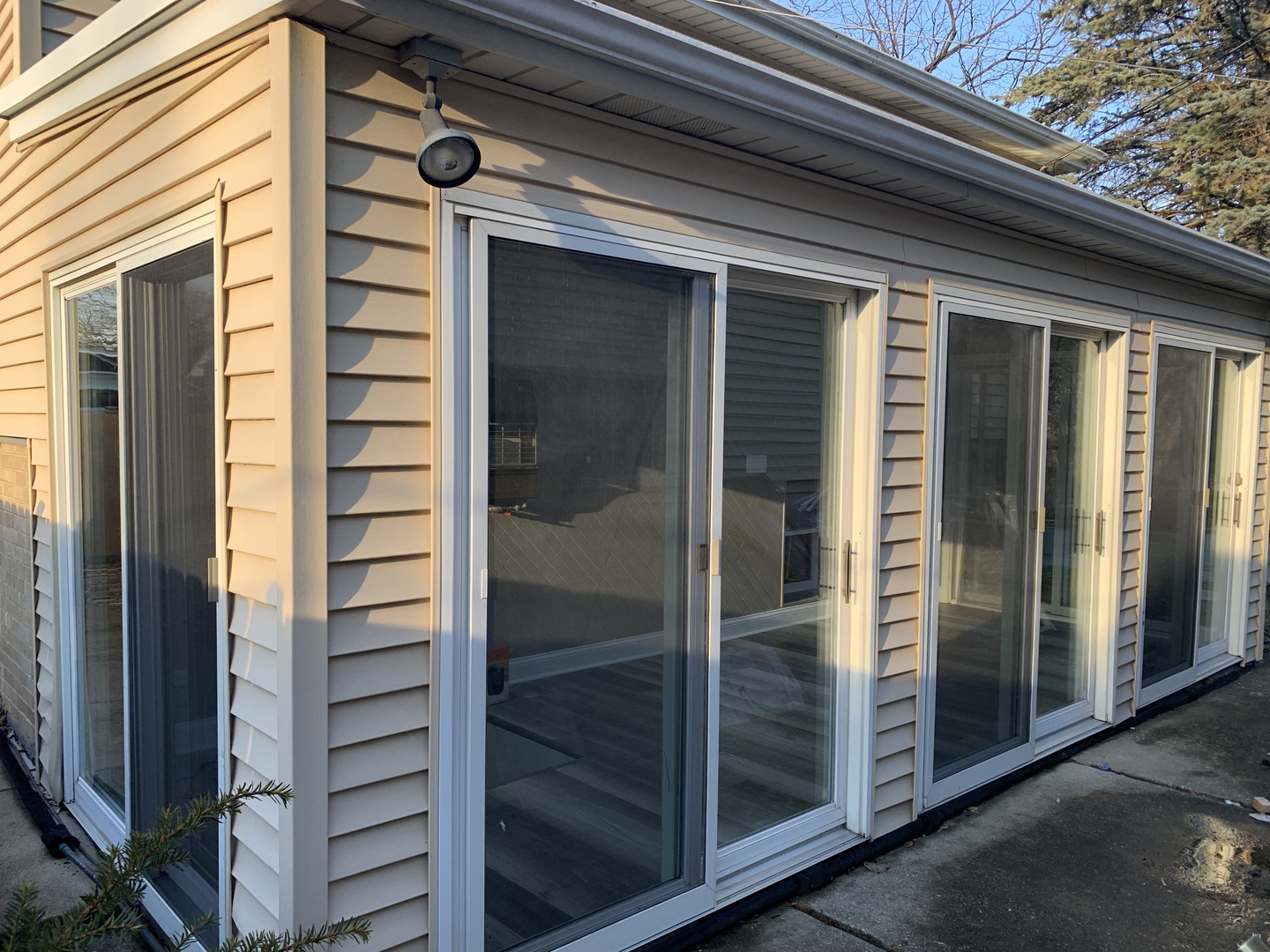 6701 W Forest View Lane, Niles, IL 60714