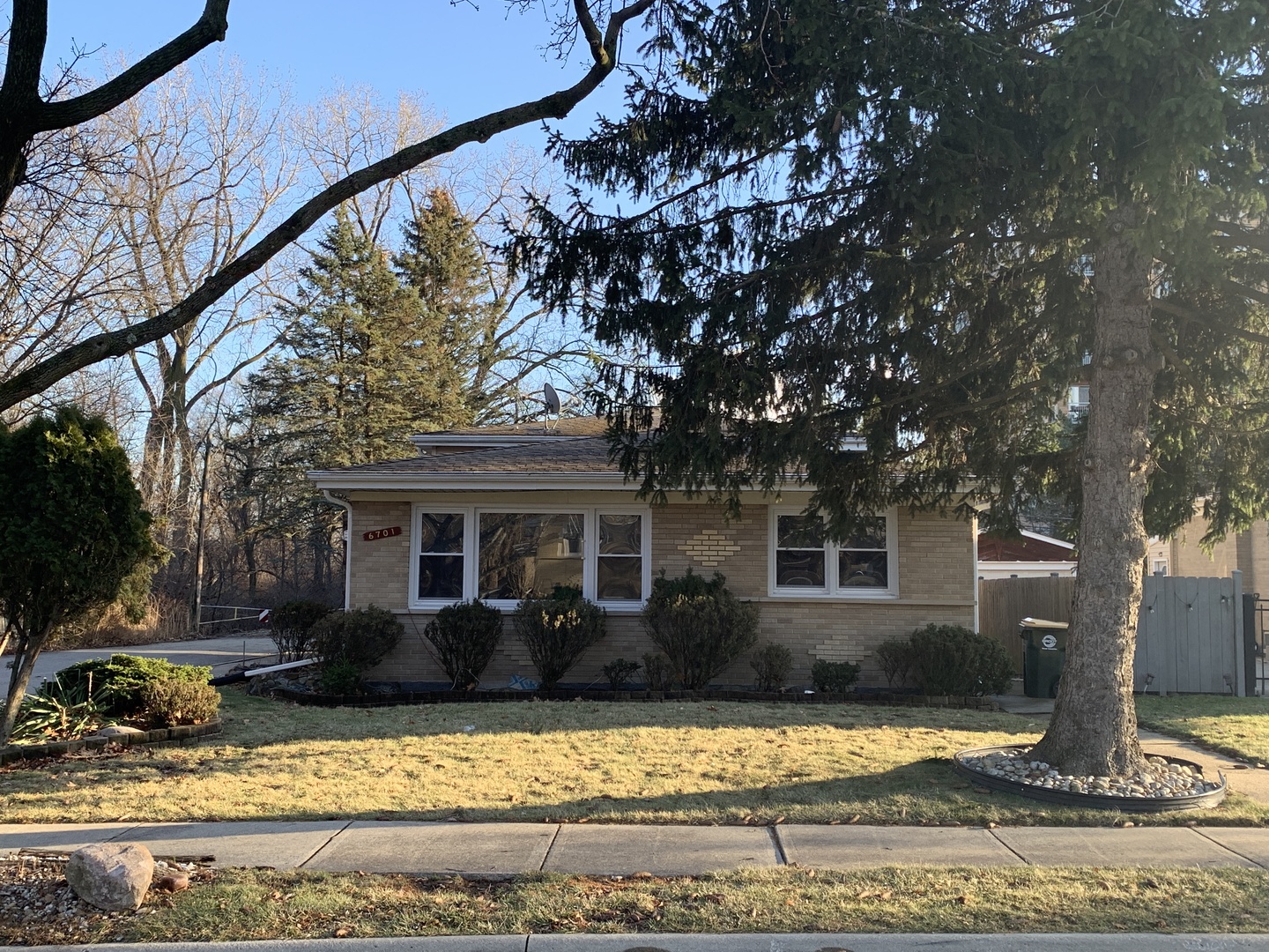 6701 W Forest View Lane, Niles, IL 60714