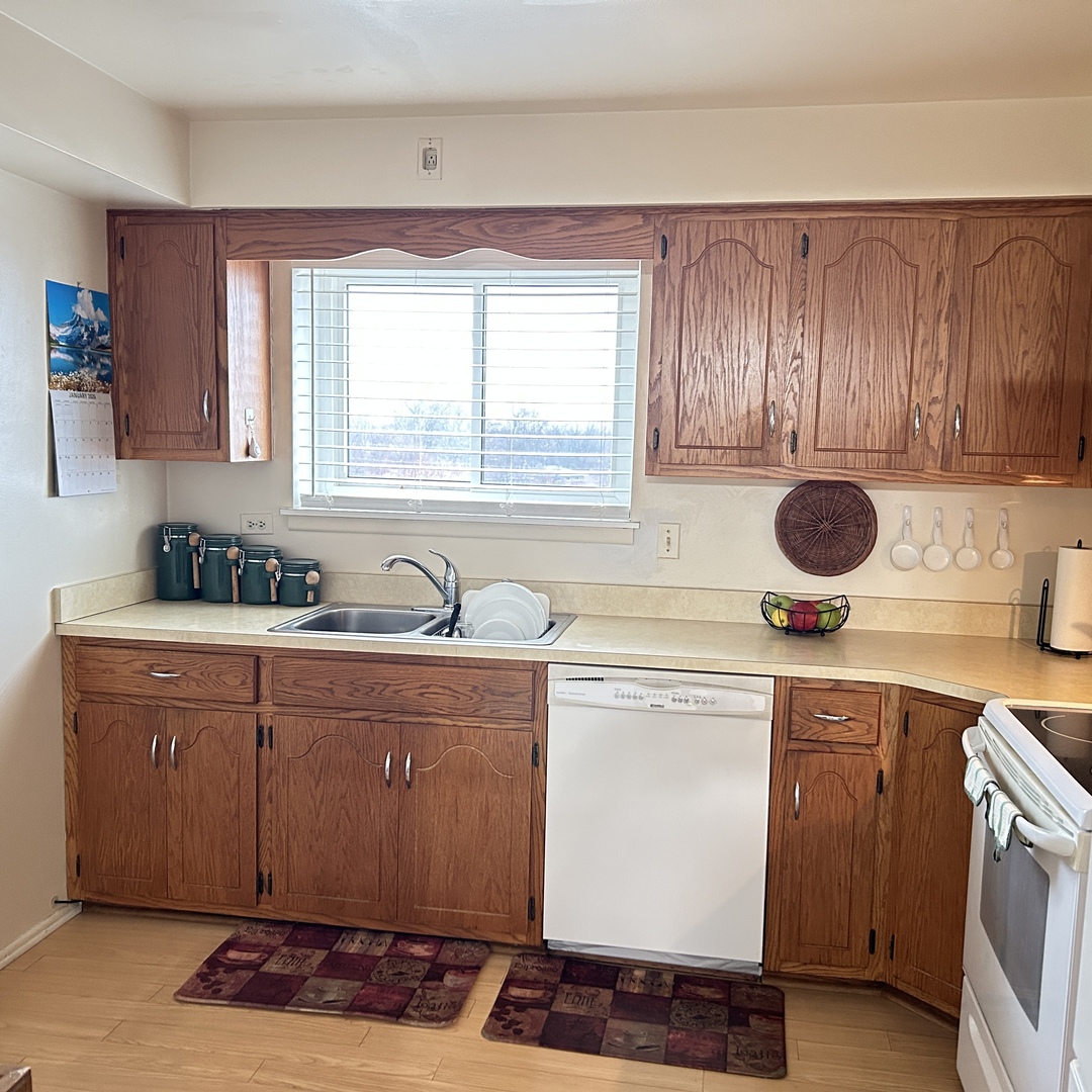 18400 Cherry Creek Drive #512, Homewood, IL 60430