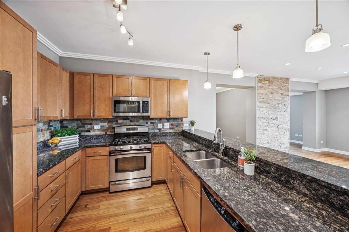 1905 S Wolf Road #607, Hillside, IL 60162