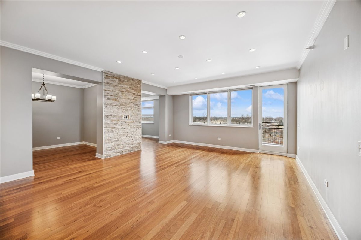 1905 S Wolf Road #607, Hillside, IL 60162