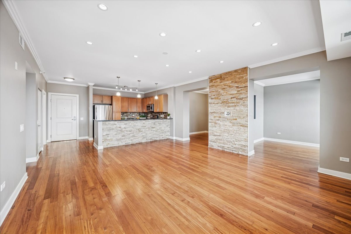 1905 S Wolf Road #607, Hillside, IL 60162