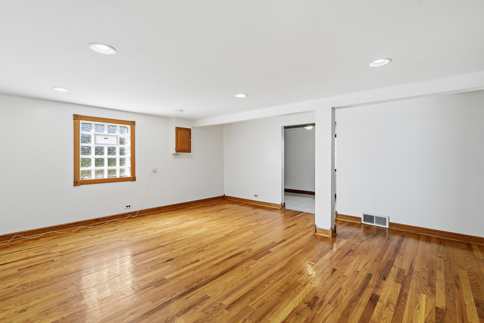 14114 S Saginaw Avenue, Burnham, IL 60633