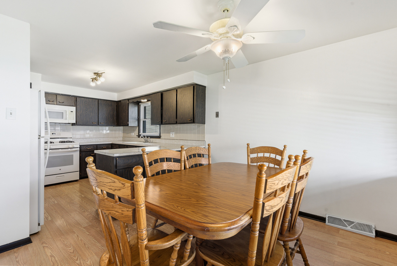 14114 S Saginaw Avenue, Burnham, IL 60633