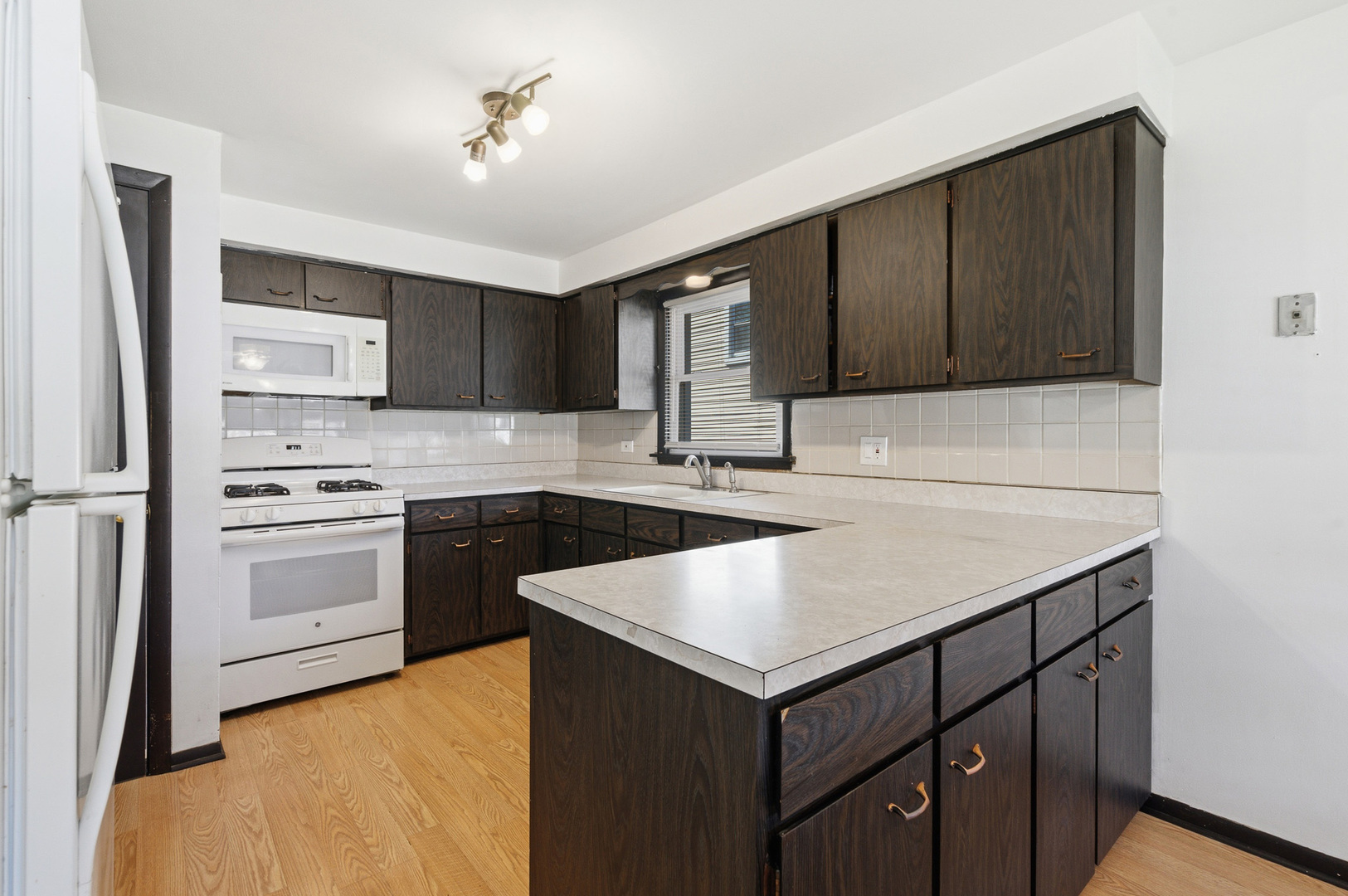 14114 S Saginaw Avenue, Burnham, IL 60633