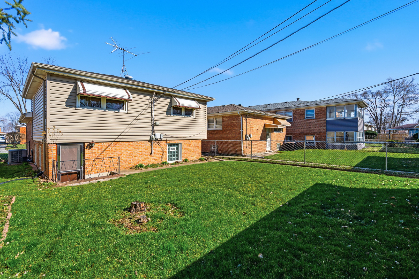 14114 S Saginaw Avenue, Burnham, IL 60633