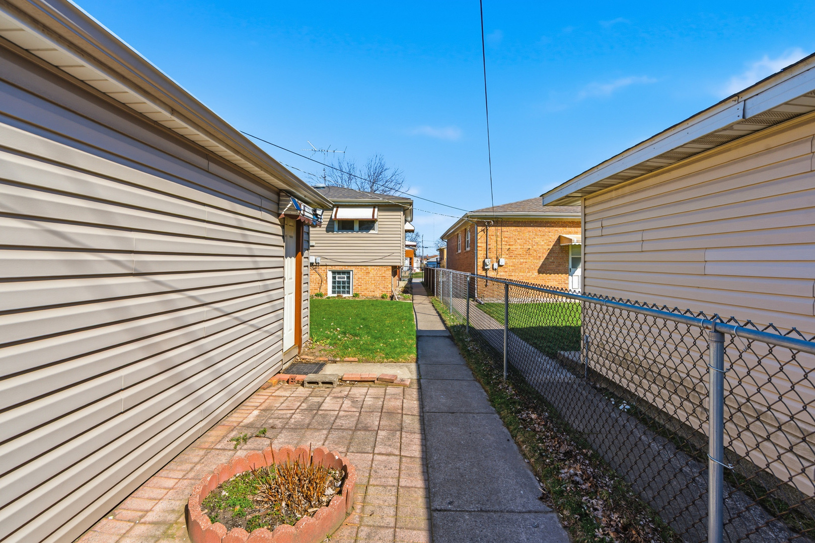 14114 S Saginaw Avenue, Burnham, IL 60633