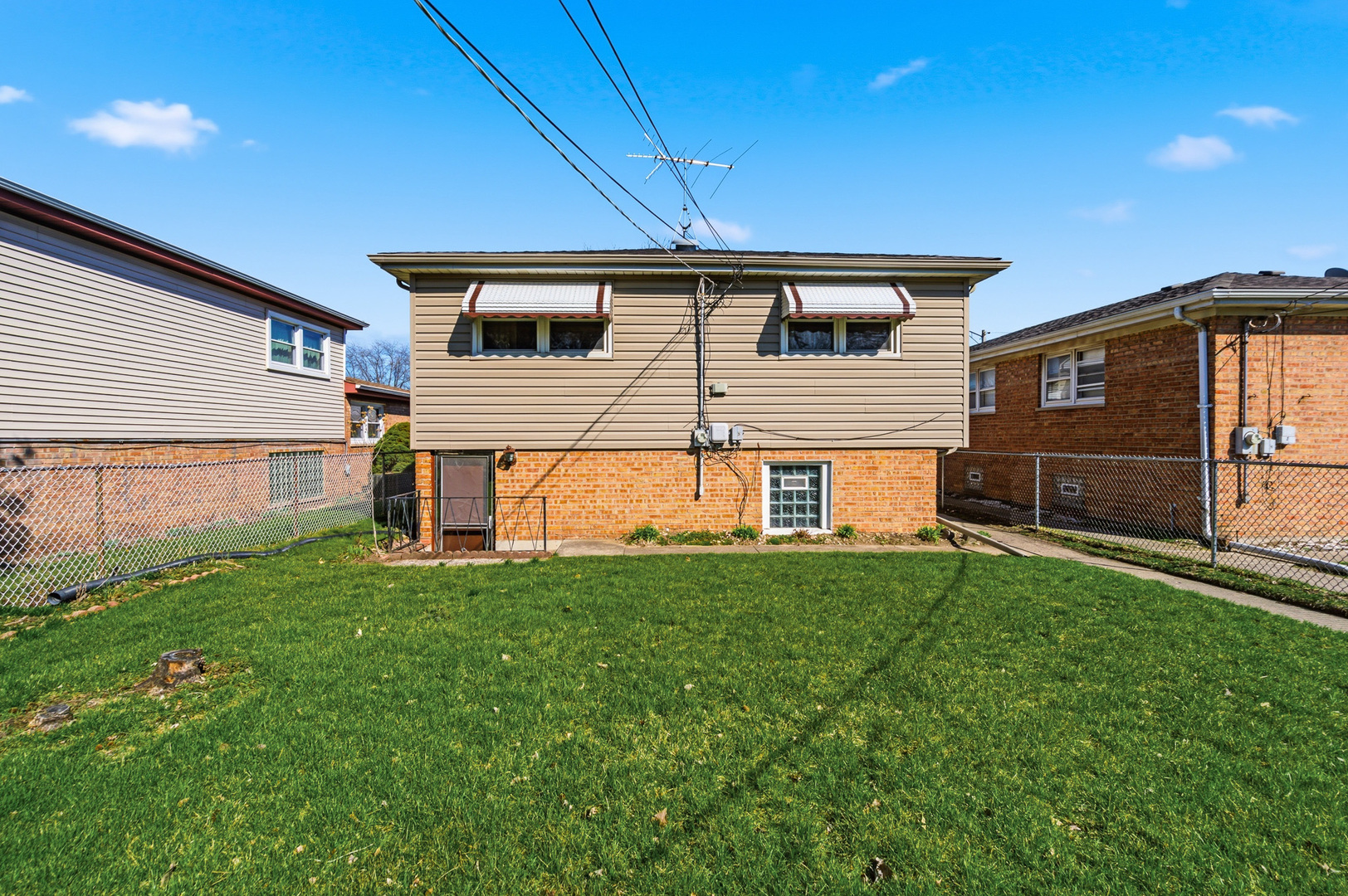 14114 S Saginaw Avenue, Burnham, IL 60633