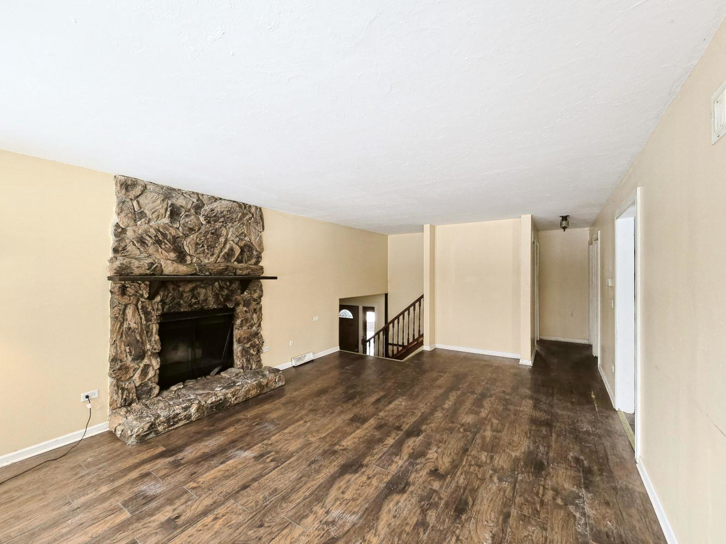 1455 Bloomingdale Road, Glendale Heights, IL 60139