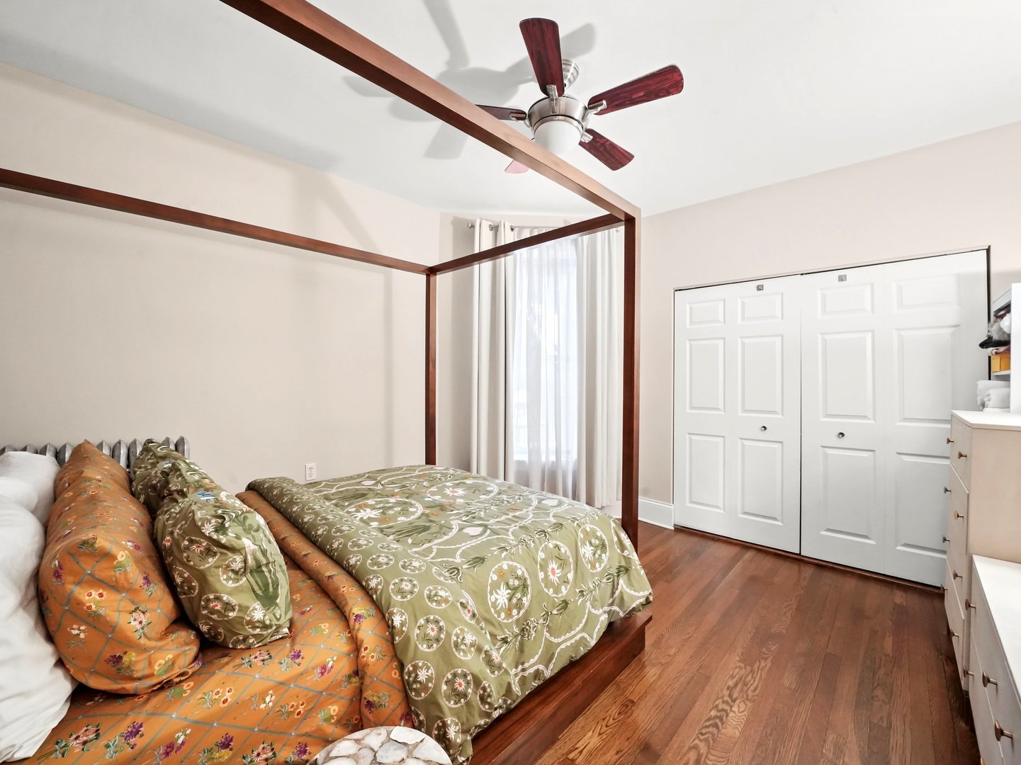 2956 N CLARK Street #2, Chicago, IL 60657