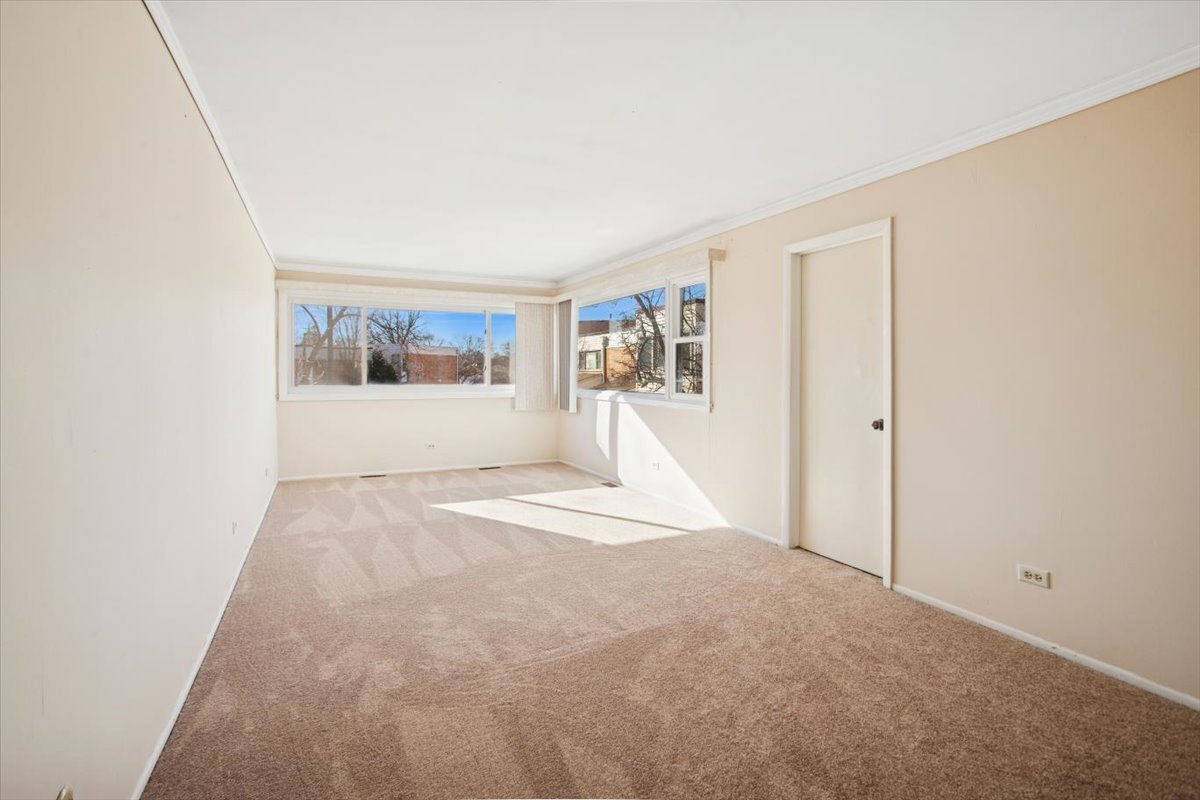 368 Willow Tree Court, Hoffman Estates, IL 60169