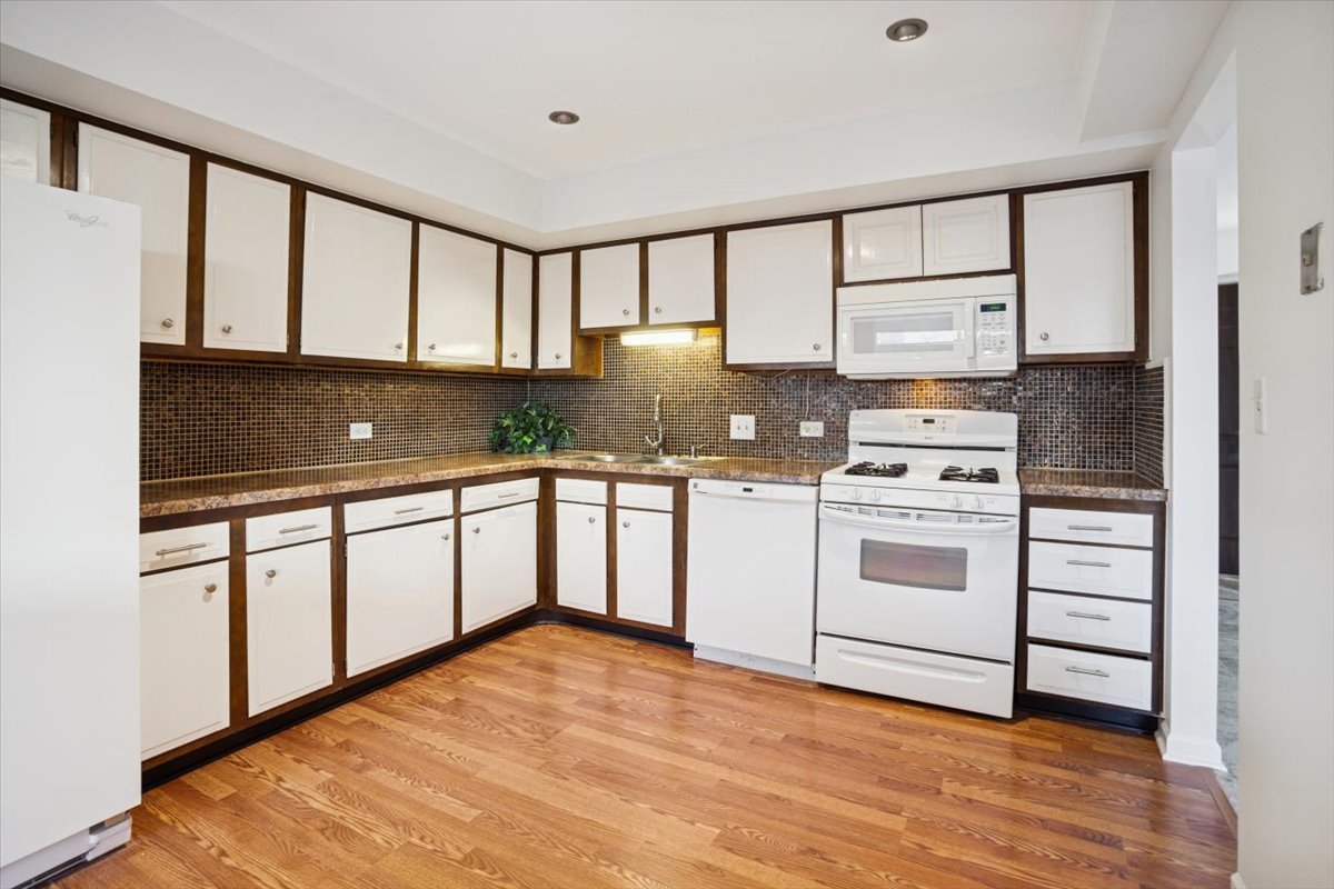 368 Willow Tree Court, Hoffman Estates, IL 60169