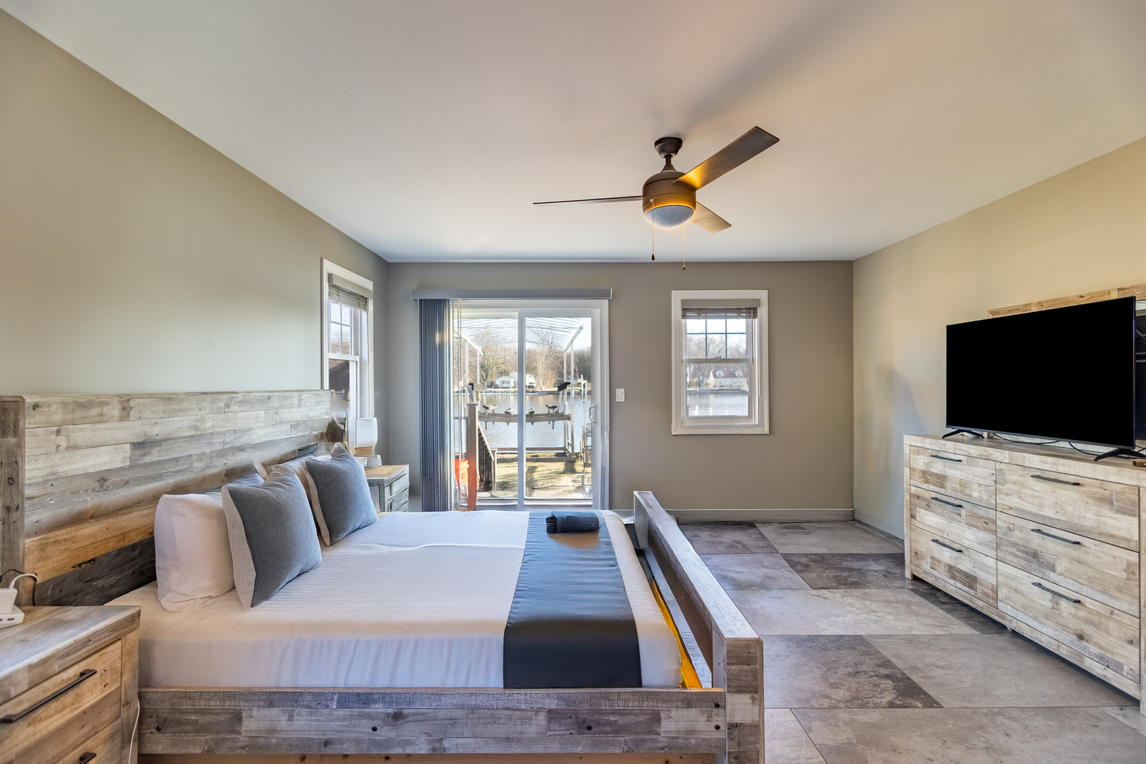 2303 Fairview Avenue, Johnsburg, IL 60051