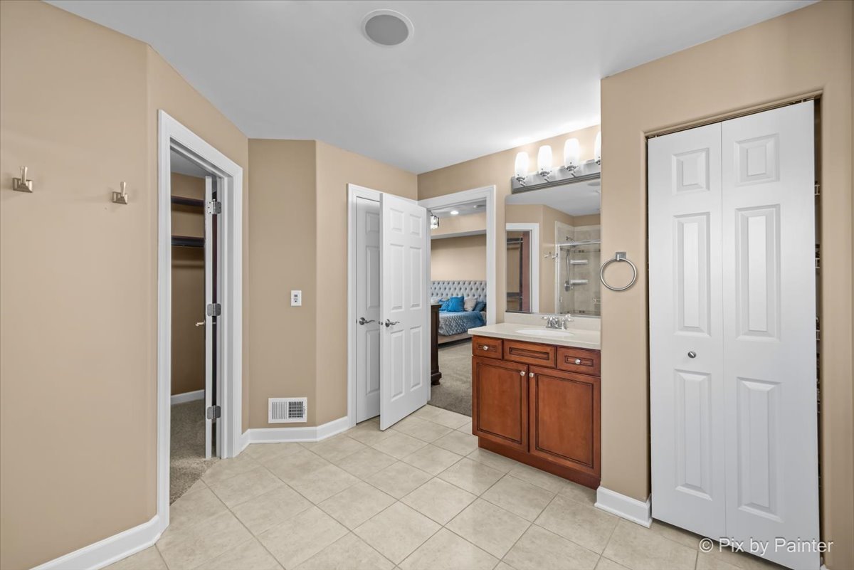 7 Birchwood Court, Lake In The Hills, IL 60156