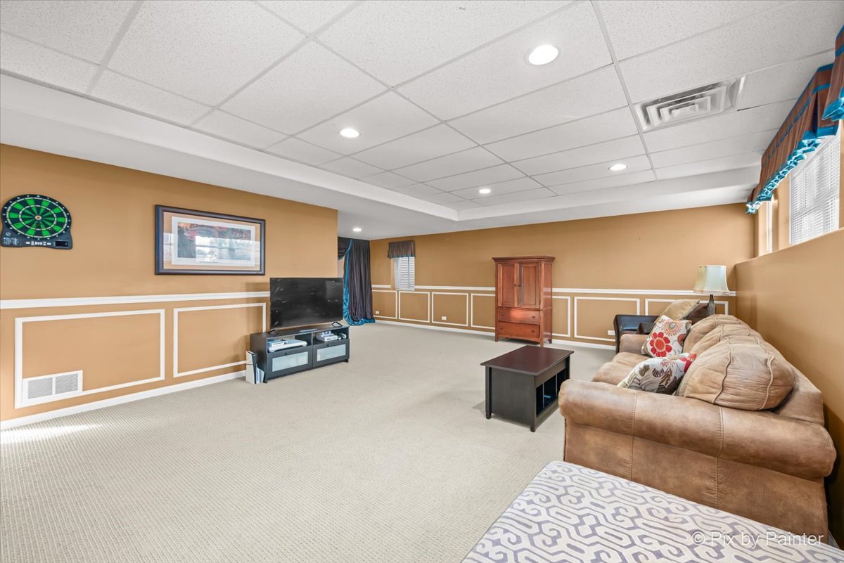 7 Birchwood Court, Lake In The Hills, IL 60156