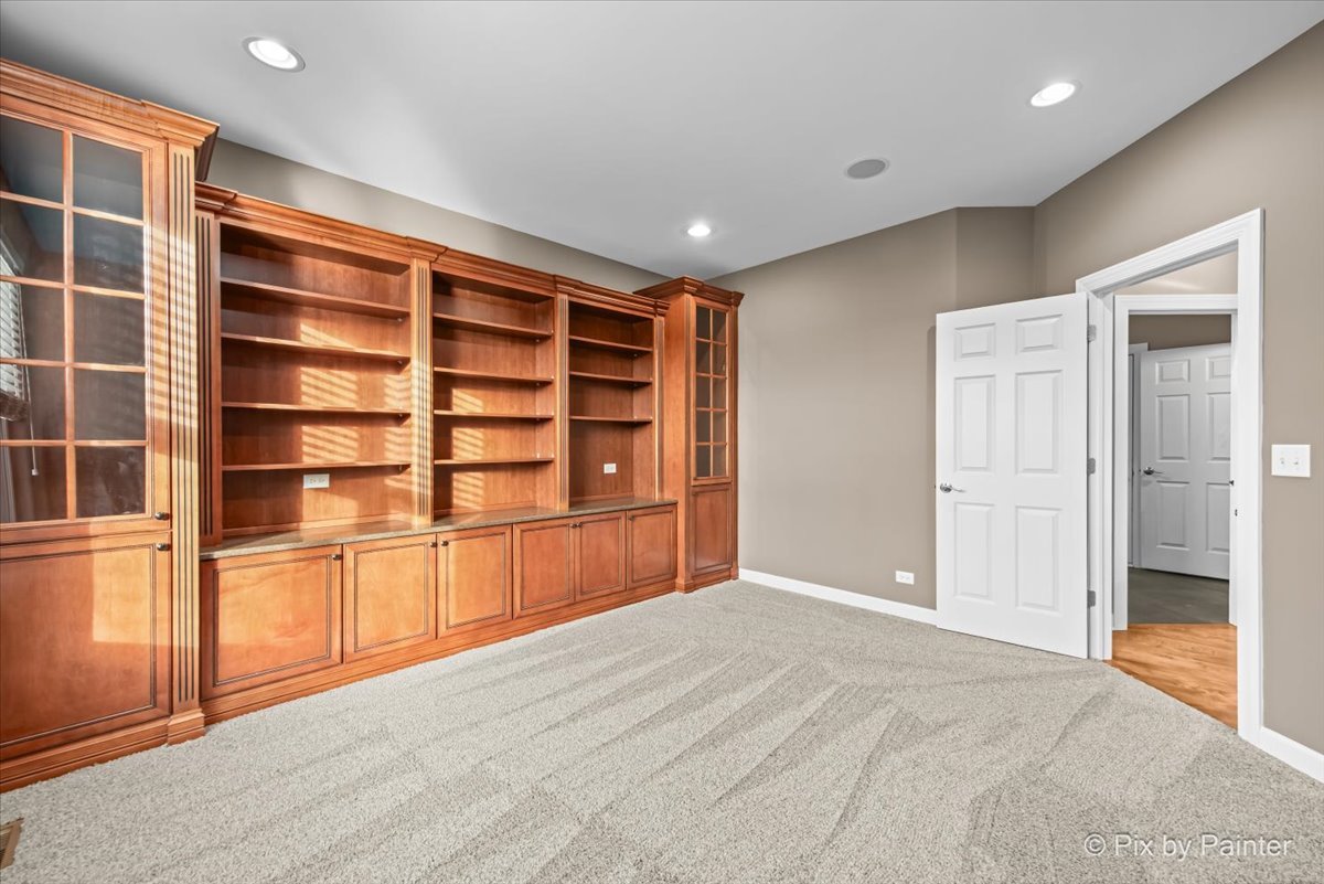 7 Birchwood Court, Lake In The Hills, IL 60156