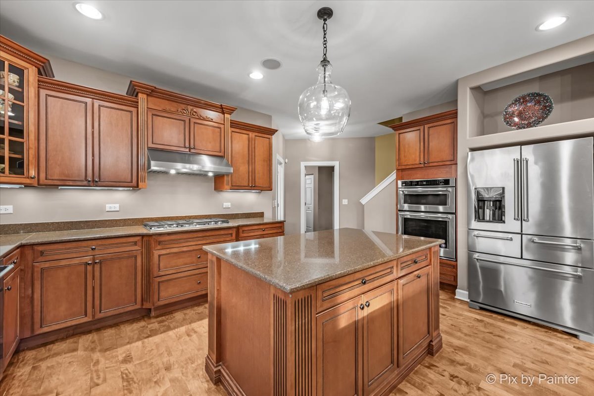 7 Birchwood Court, Lake In The Hills, IL 60156