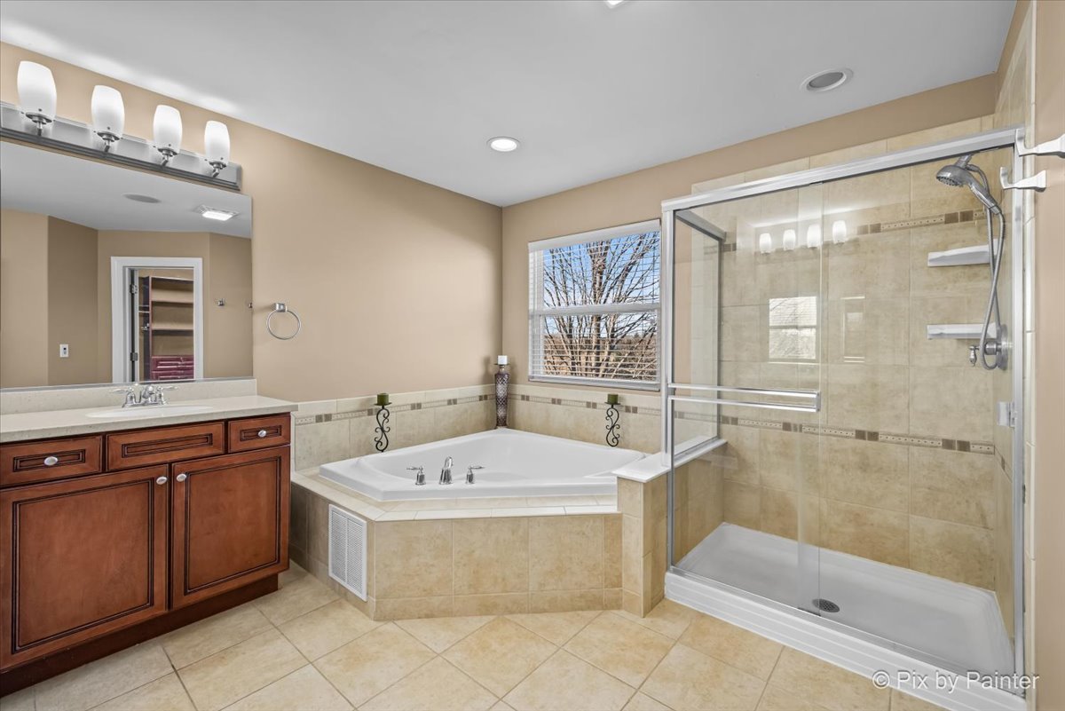 7 Birchwood Court, Lake In The Hills, IL 60156