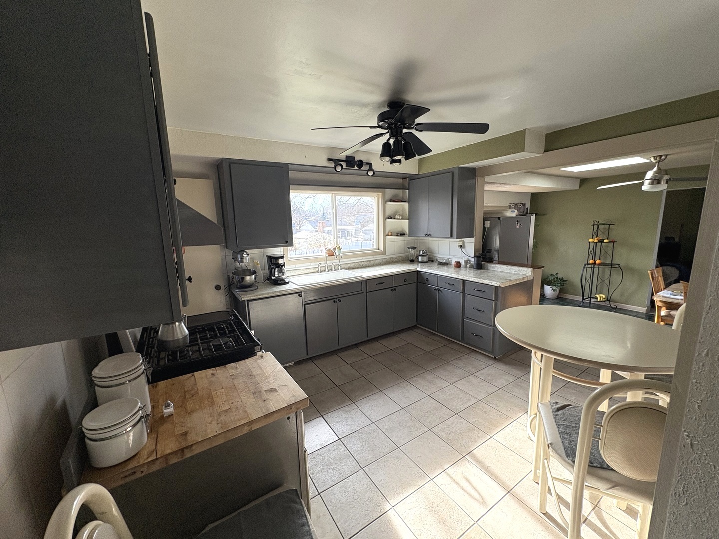 631 Bent Street, Elgin, IL 60120