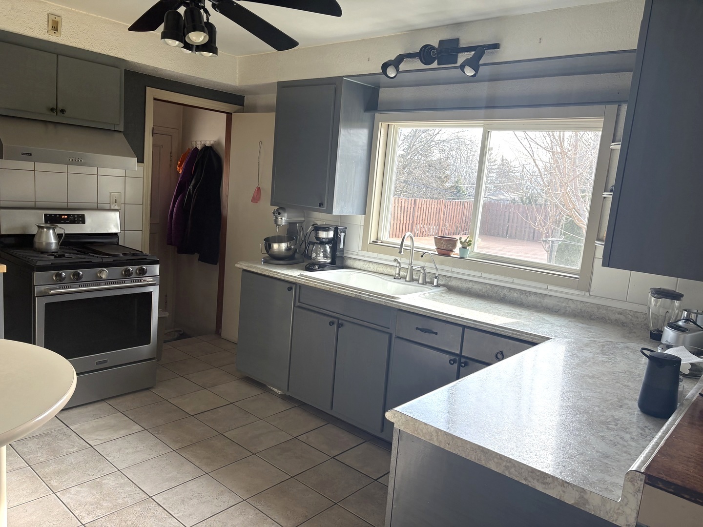 631 Bent Street, Elgin, IL 60120