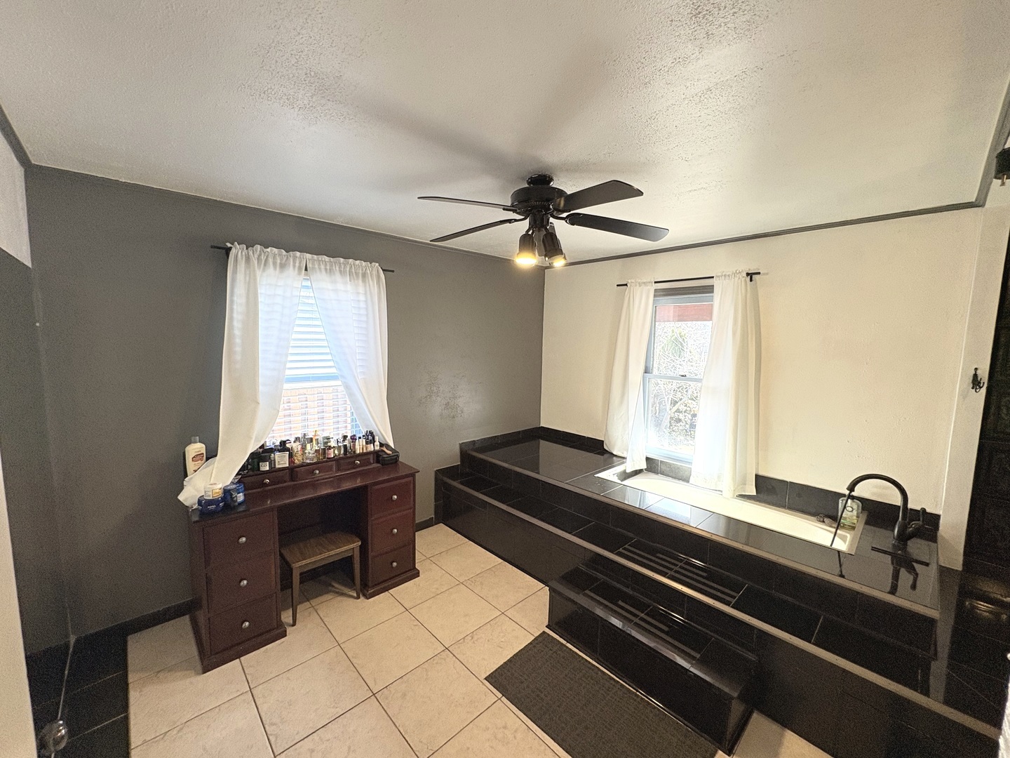 631 Bent Street, Elgin, IL 60120