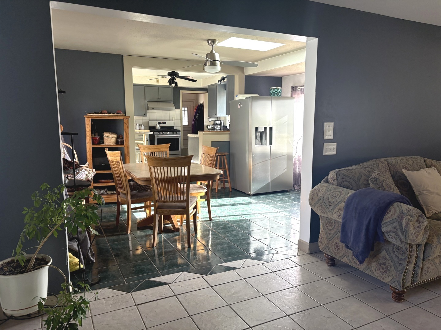 631 Bent Street, Elgin, IL 60120