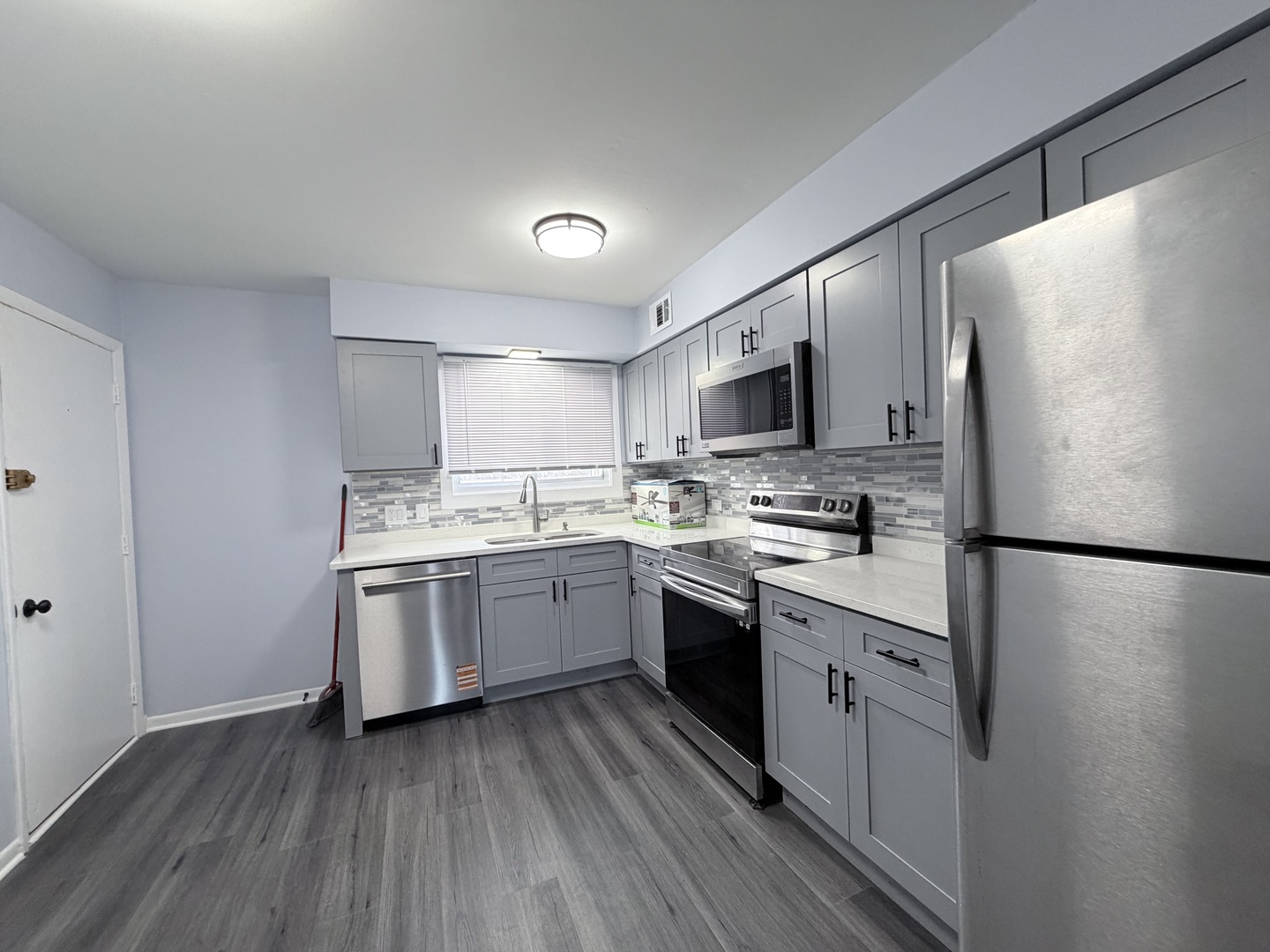 9460 Bay Colony Drive #3N, Des Plaines, IL 60016