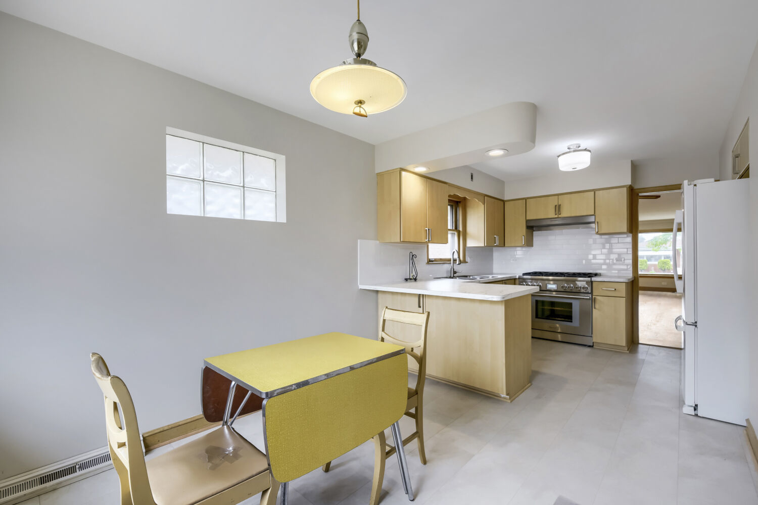 8531 S Tripp Avenue, Chicago, IL 60652