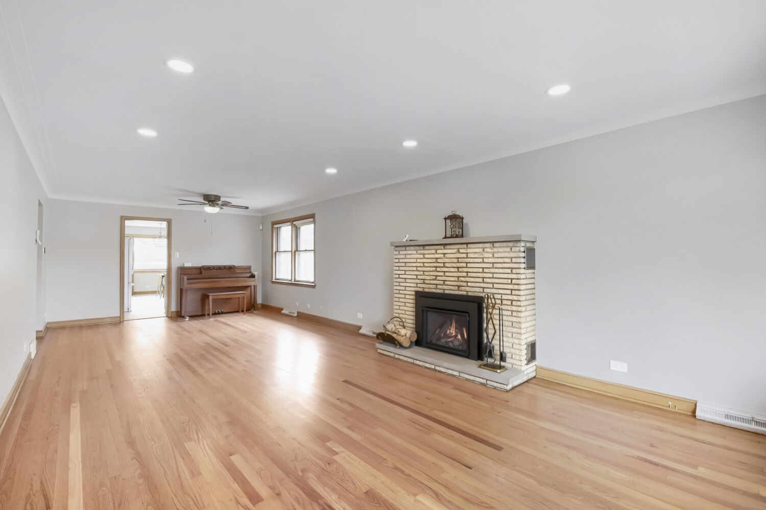 8531 S Tripp Avenue, Chicago, IL 60652