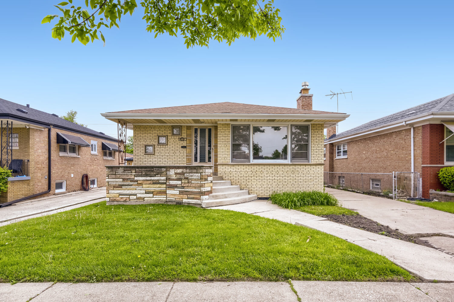 8531 S Tripp Avenue, Chicago, IL 60652