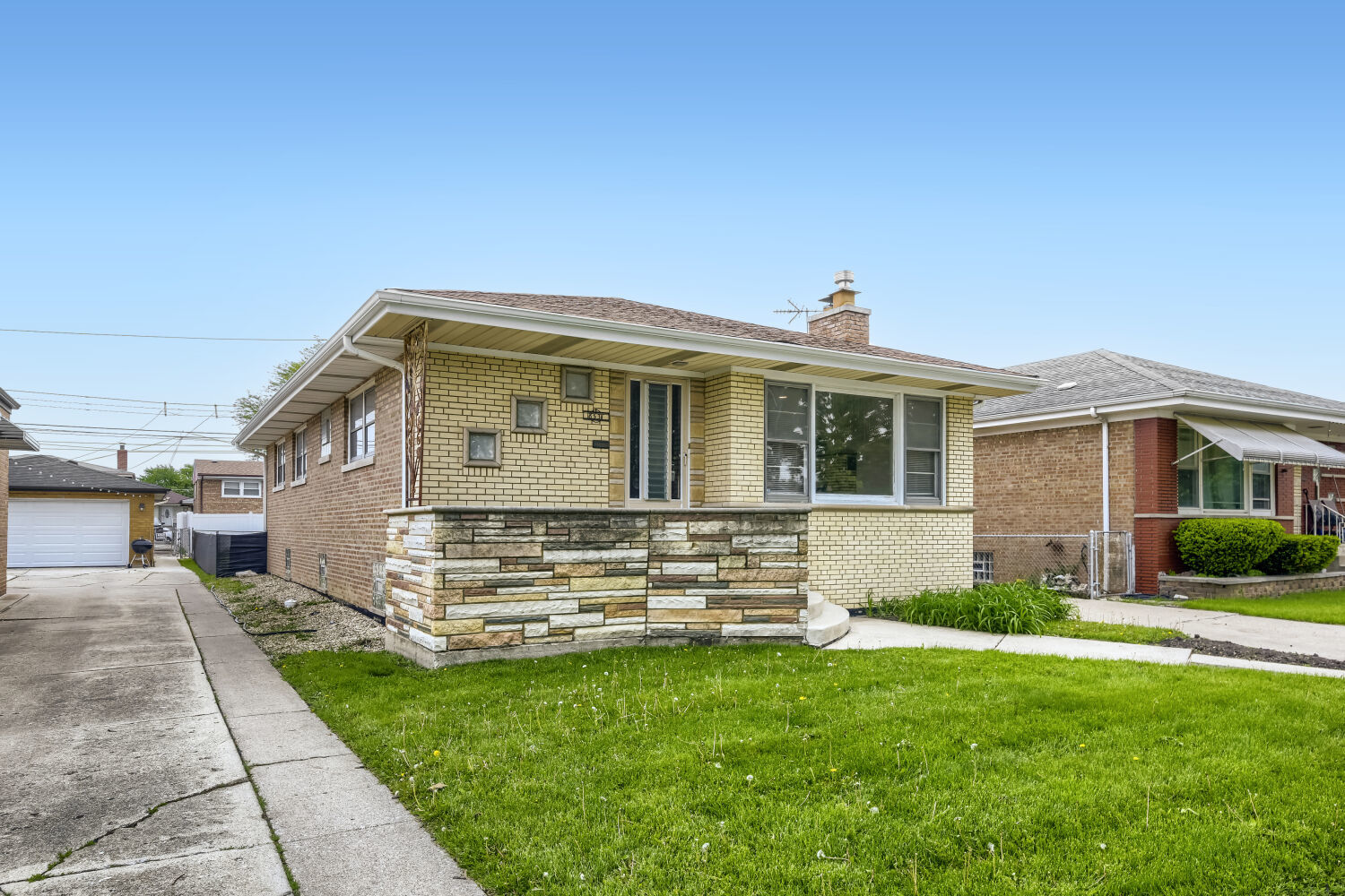 8531 S Tripp Avenue, Chicago, IL 60652