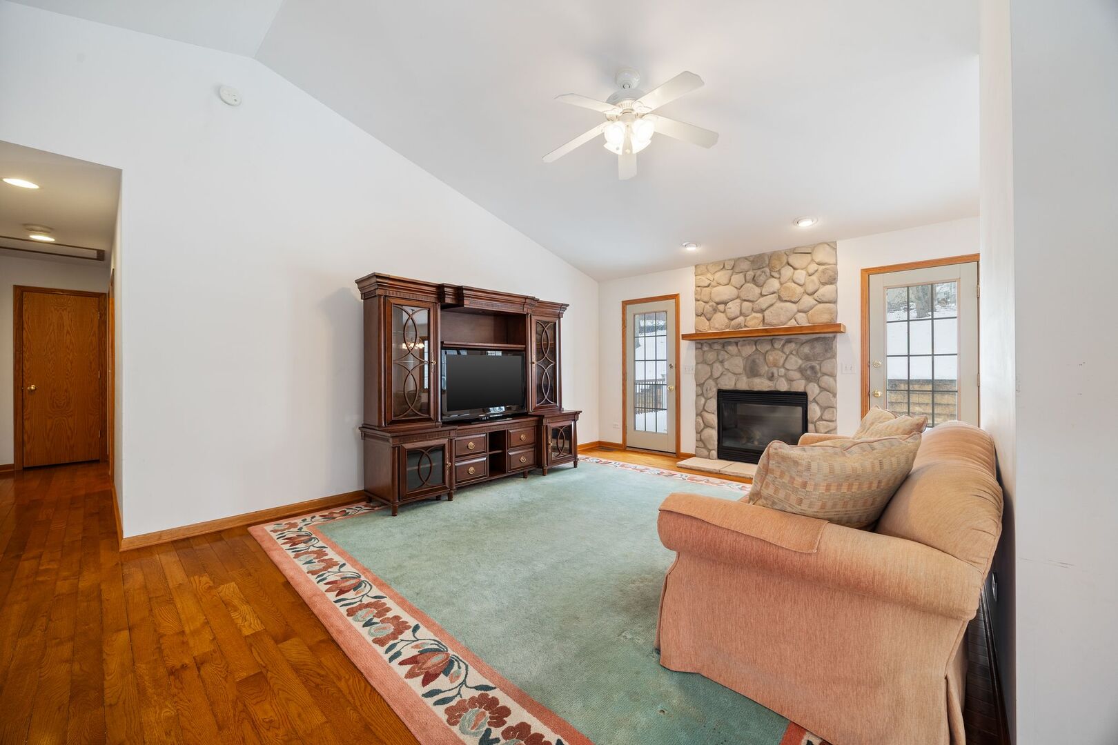 38815 N Broadway Avenue, Antioch, IL 60002