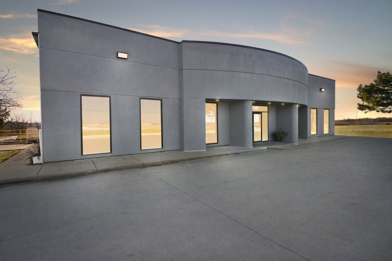 2406 W Market Street, Bloomington, IL 61705