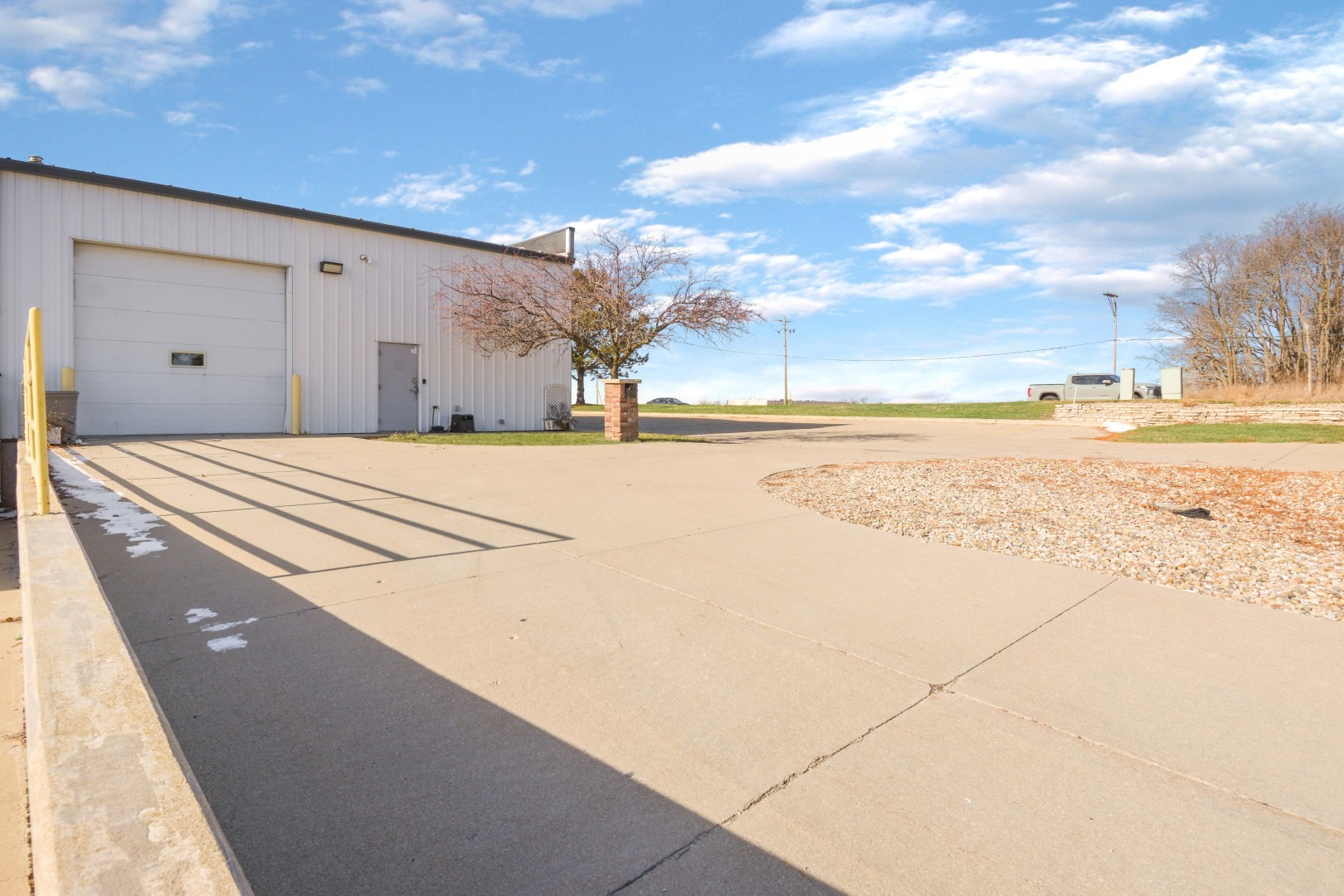 2406 W Market Street, Bloomington, IL 61705