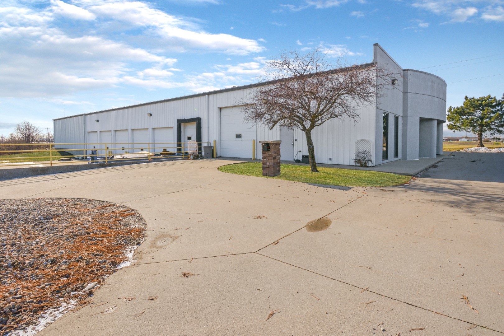 2406 W Market Street, Bloomington, IL 61705