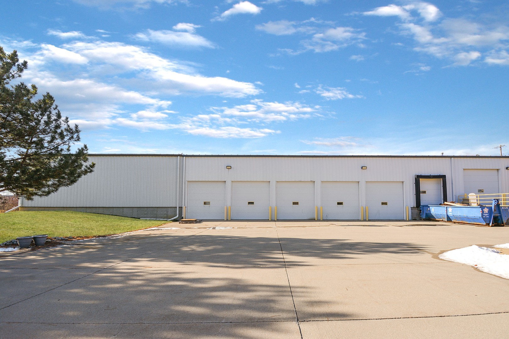 2406 W Market Street, Bloomington, IL 61705