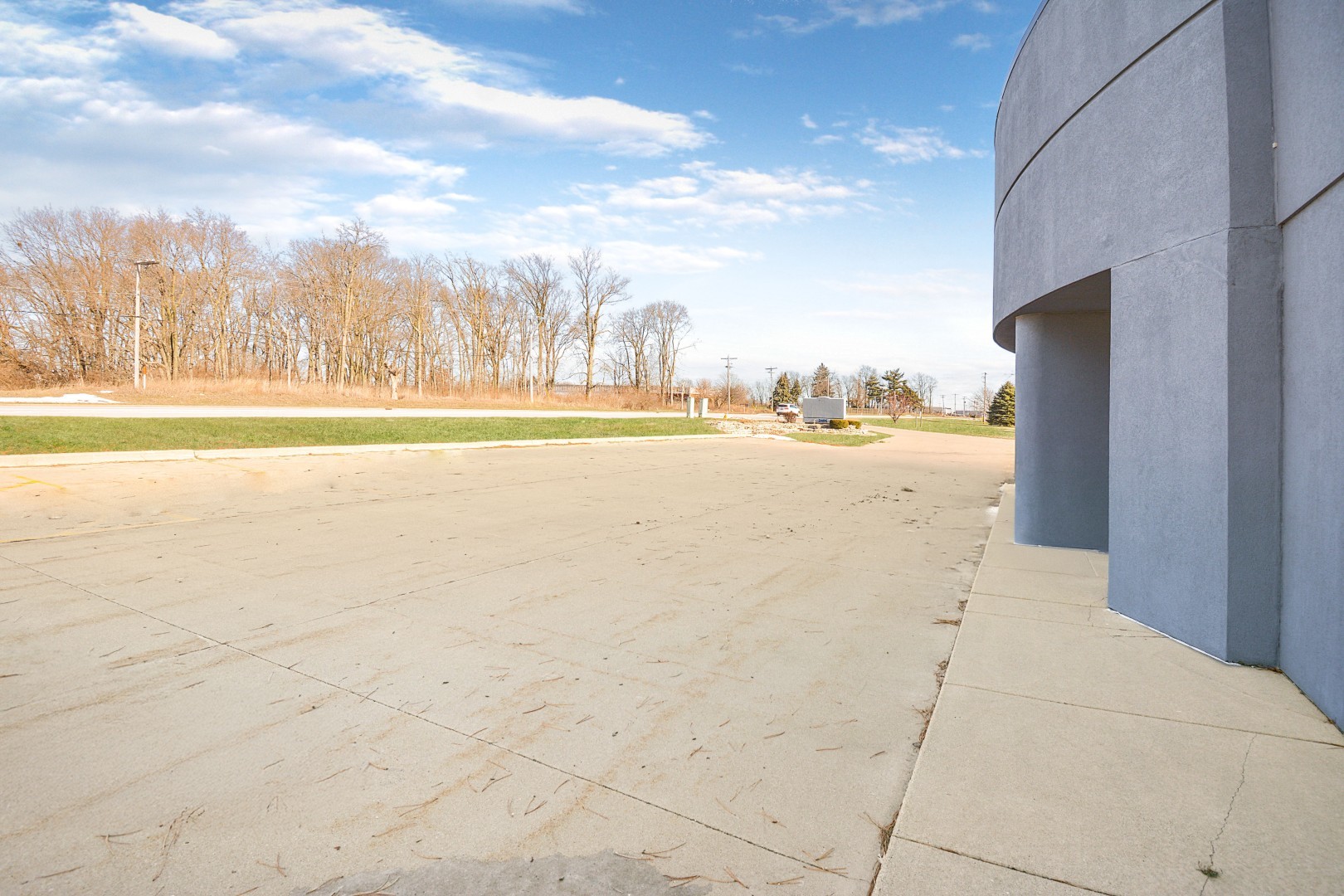 2406 W Market Street, Bloomington, IL 61705