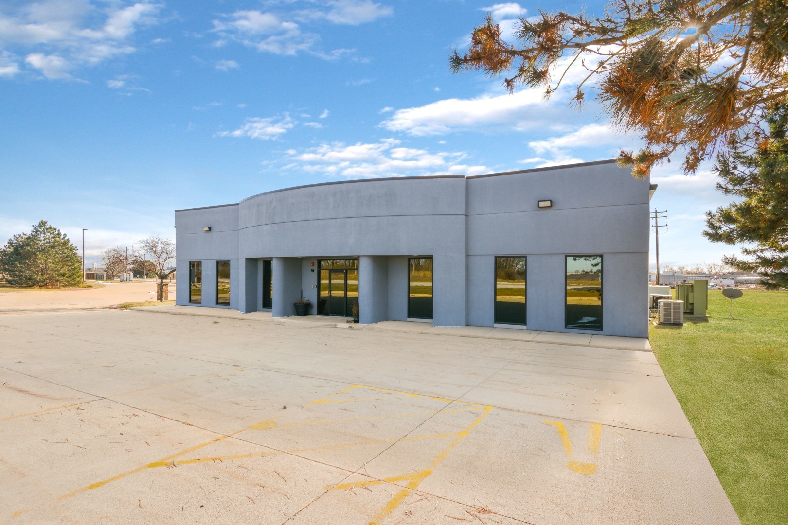 2406 W Market Street, Bloomington, IL 61705