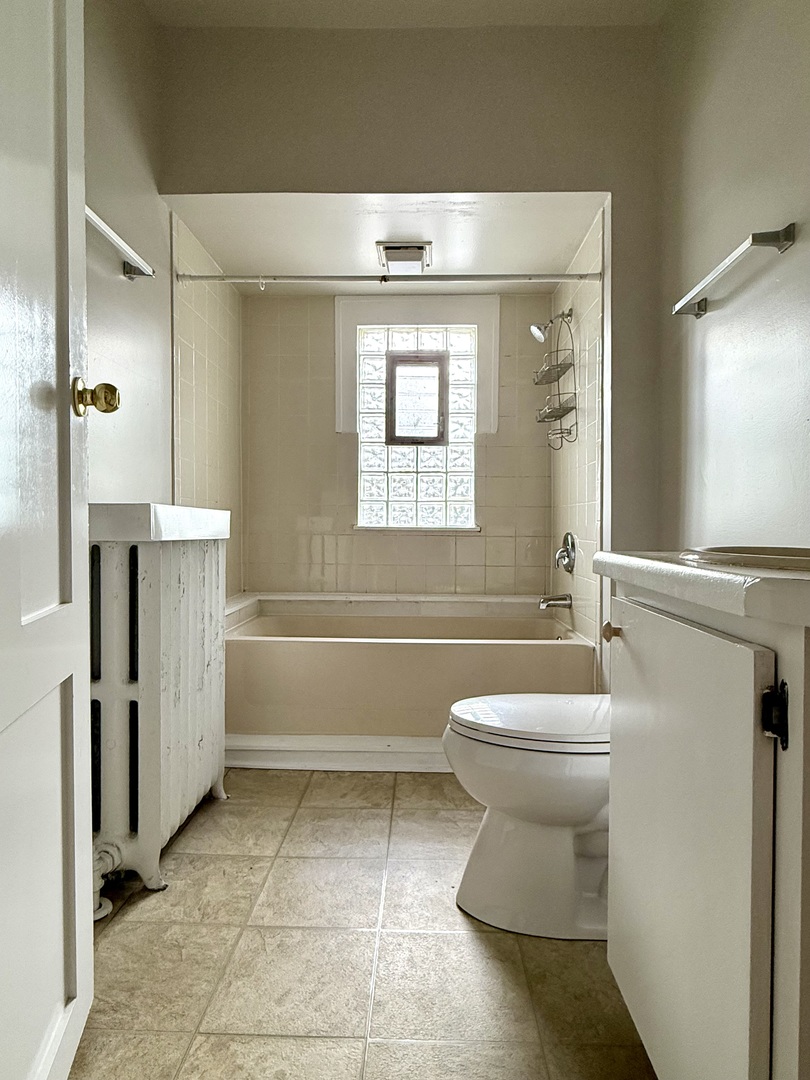 943 W Galena Boulevard #1, Aurora, IL 60506