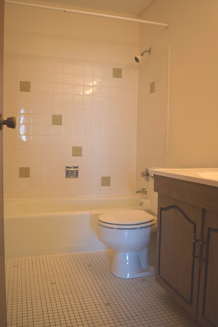 2200 S Stewart Avenue #4C, Lombard, IL 60148