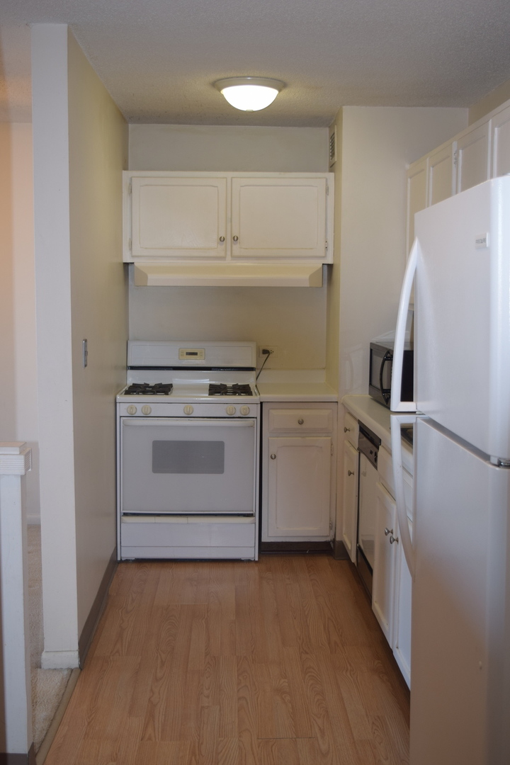 2200 S Stewart Avenue #4C, Lombard, IL 60148