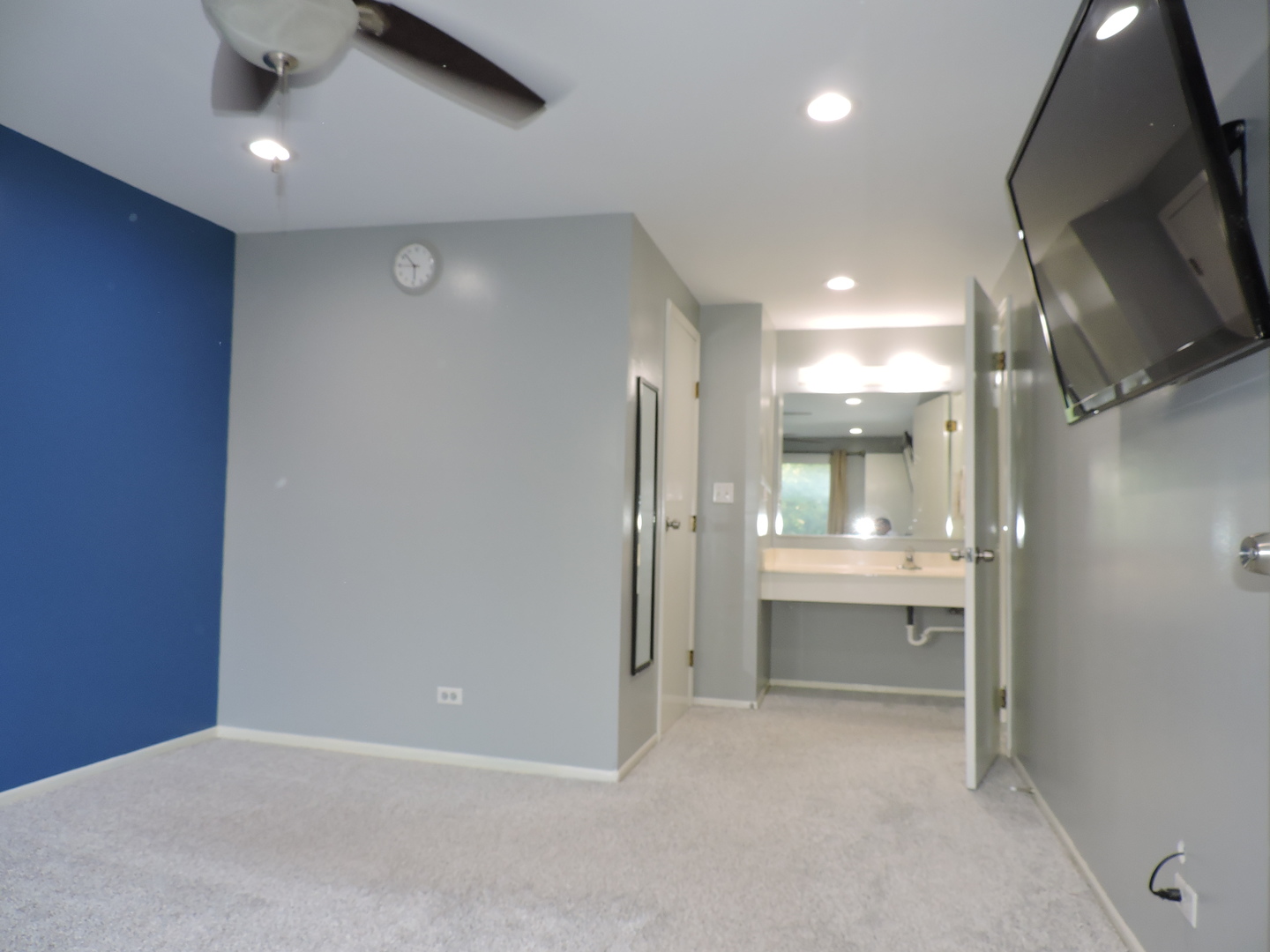 2216 Andover Court, Schaumburg, IL 60194