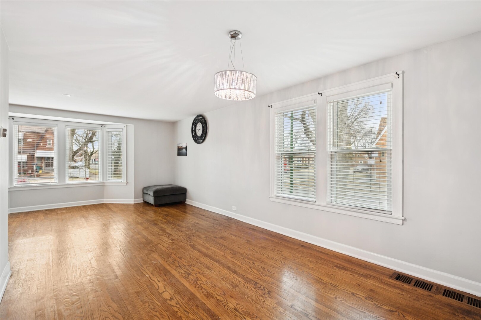 3067 N Neva Avenue, Chicago, IL 60634