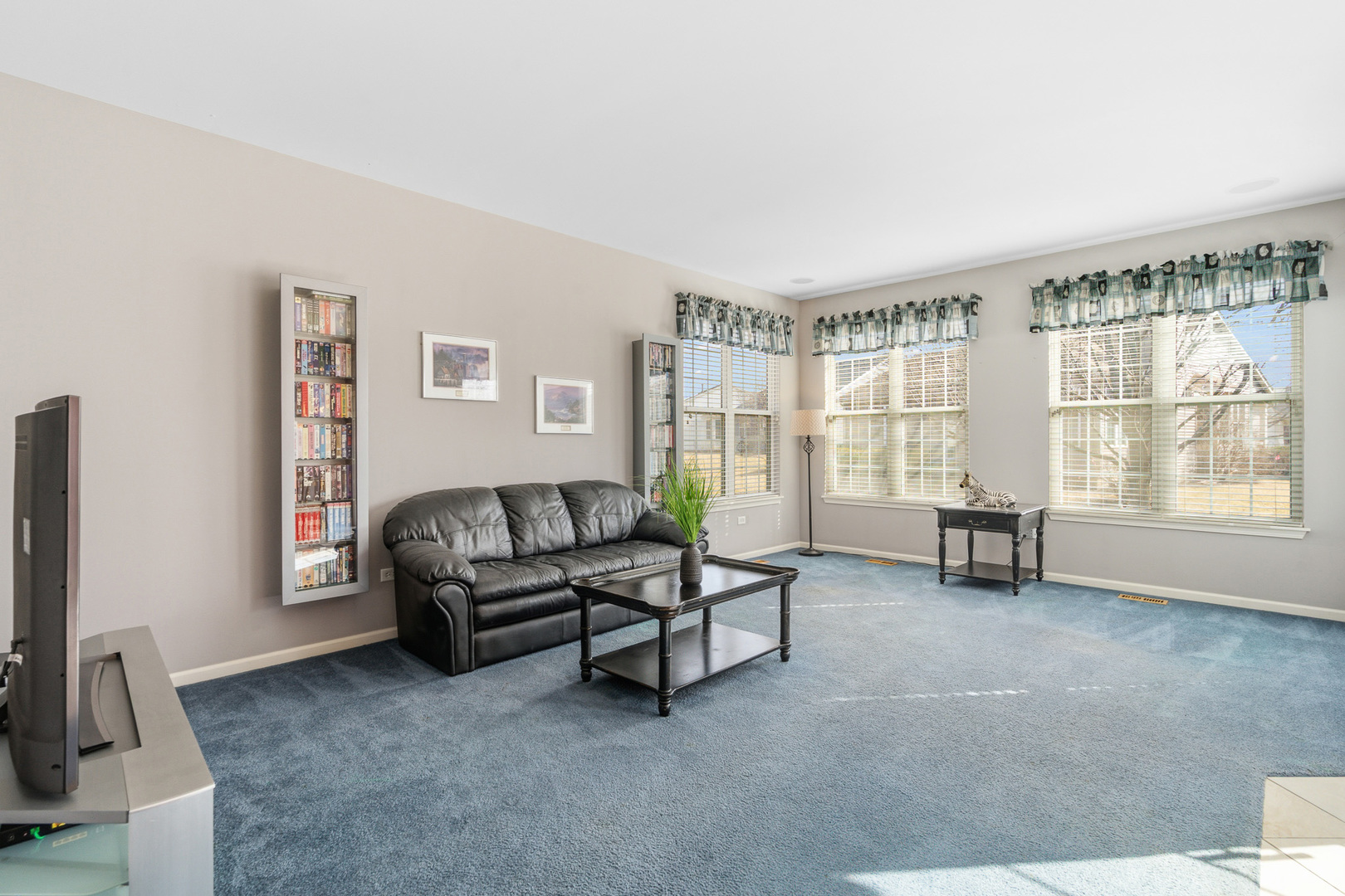 21325 Windsor Lake Lane, Crest Hill, IL 60403